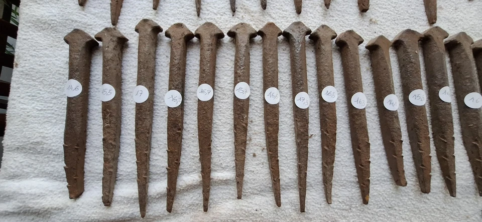 Gros Lot De 96 Ancien Clous En Fer Forgé Grande Taille Art Populaire  - Photo 3/4