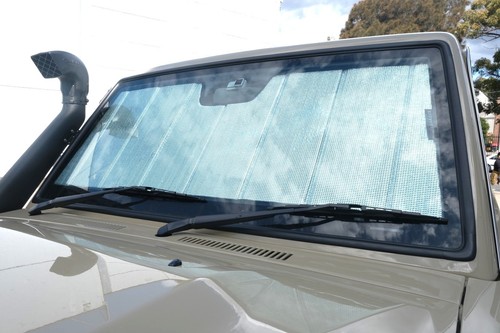 Snap Shades for Toyota LandCruiser 70 Series Front (75/76/78/79;1984-Present) - Picture 2 of 10