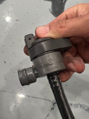 2011 BMW 335i E90 Fuel Tank Breather Valve 7618650 Stk#21063 for  