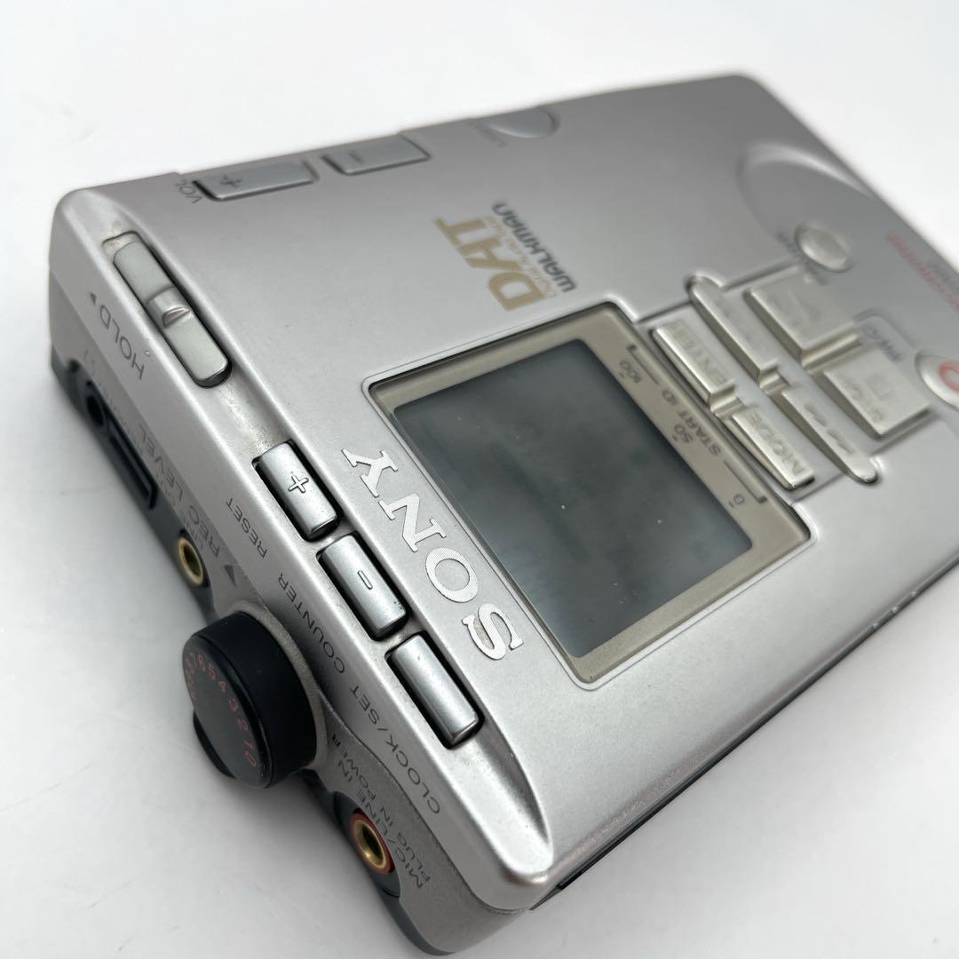 SONY TCD-D100 Digital Recording DAT Walkman Portable Player SONY TCD-D100 Digital Recording DAT Walkman Portable Player