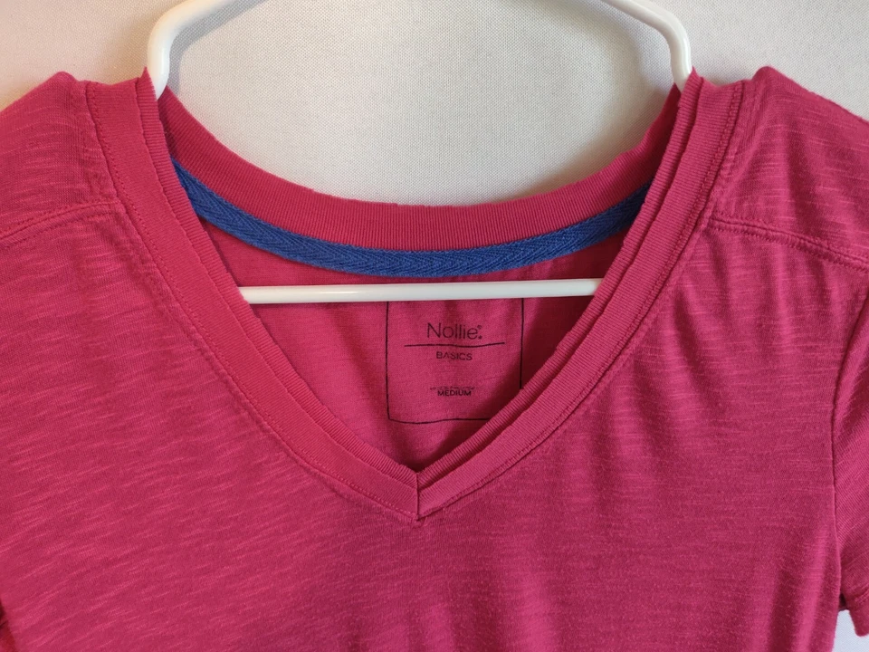 Camiseta rosa manga corta cuello en V Nollie talla mediana Foto 2 de 4