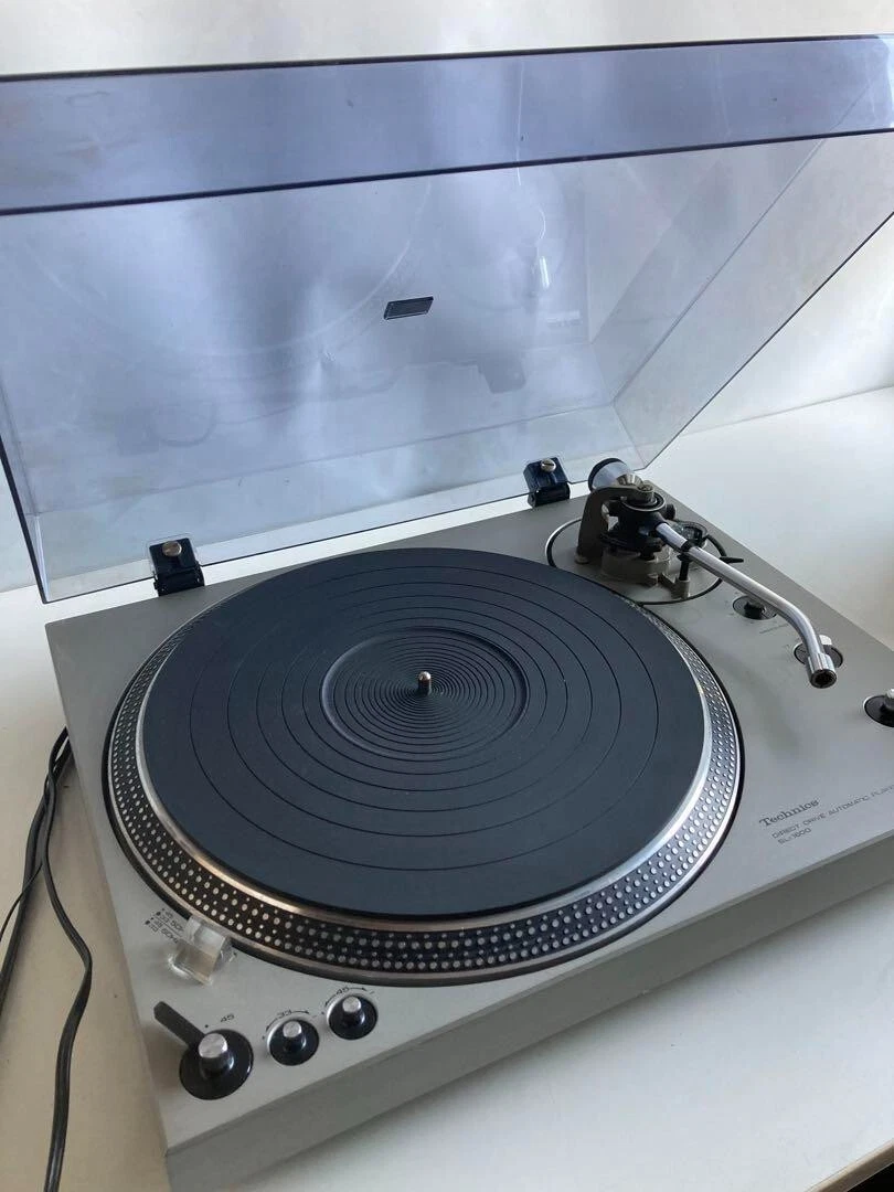 Technics SL-1600 Direct Drive Automatic Turntable record player F