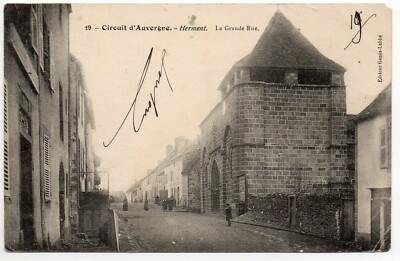 Circuit d'Auvergne - PUY DE DOME - POSTCARD 63 - HERMENT grande rue - folds right