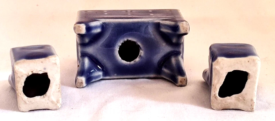 Mini muebles de porcelana para casa de muñecas de colección tocador armario tablero lateral 2 sillas AZUL Foto 4 de 4