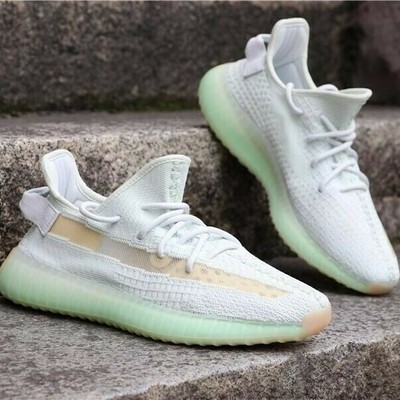 adidas yeezy boost 350 v2 hyperspace