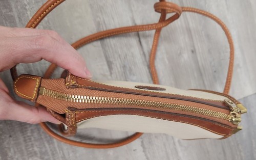 Vtg. Dooney & Bourke Small Pebbled Ivory Leather Crossbody Bag - Picture 6 of 9