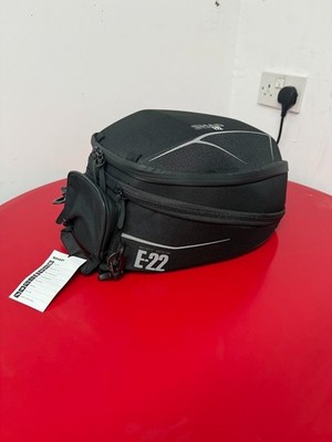 SHAD E22 16L-21L Motorrad schwarz Tankrucksack halbstarr reflektierend (X0SE22)