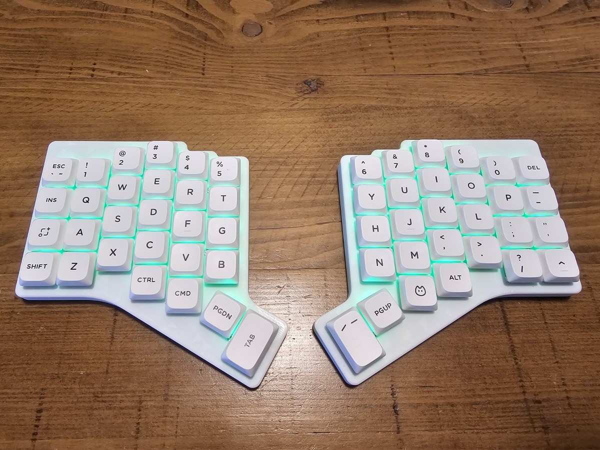 Tomahawk56 Wireless Split Keyboard (Lily58 & ZSA Voyager Hybrid