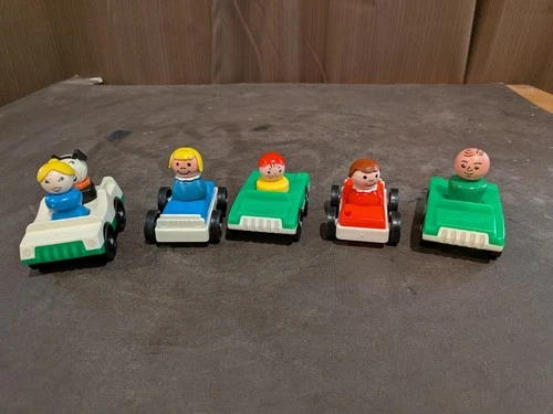 Vtg Lot Fisher Price Little People Parking Garage Car Set 6 People/ Dog & 5 Cars