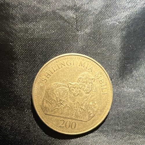 Tanzania 200 Shilingi 2008 Coin Lion Wildlife Design Circulated Gold