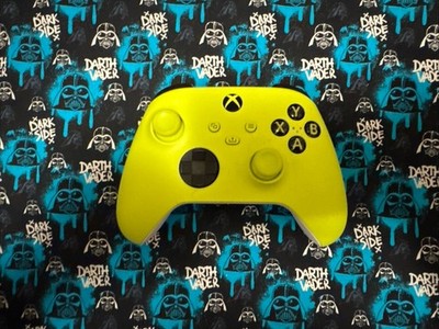 Xbox Series X|S Wireless Controller Electric Volt (lightly used)