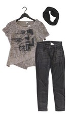 Damenmode Outfit Größe S mit Liberty Printshirt in Gr. S und Schal