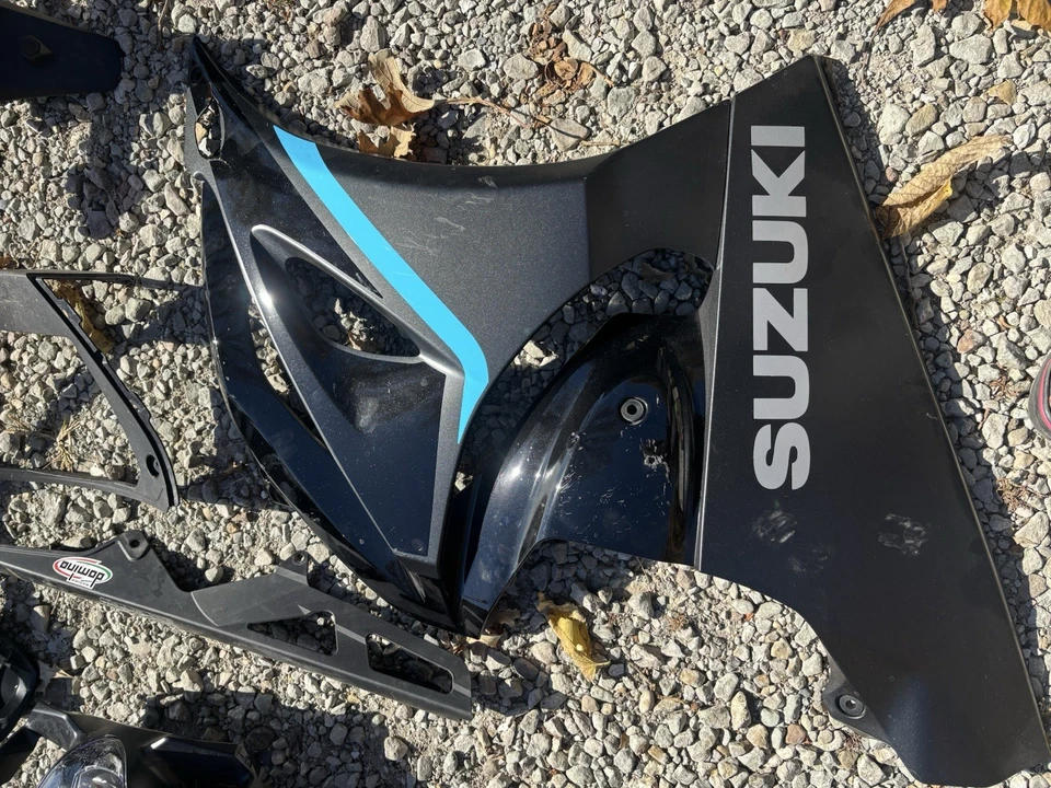 2017-2024 Suzuki Gsxr-1000 OEM Full Fairing Set - Image 4 of 4