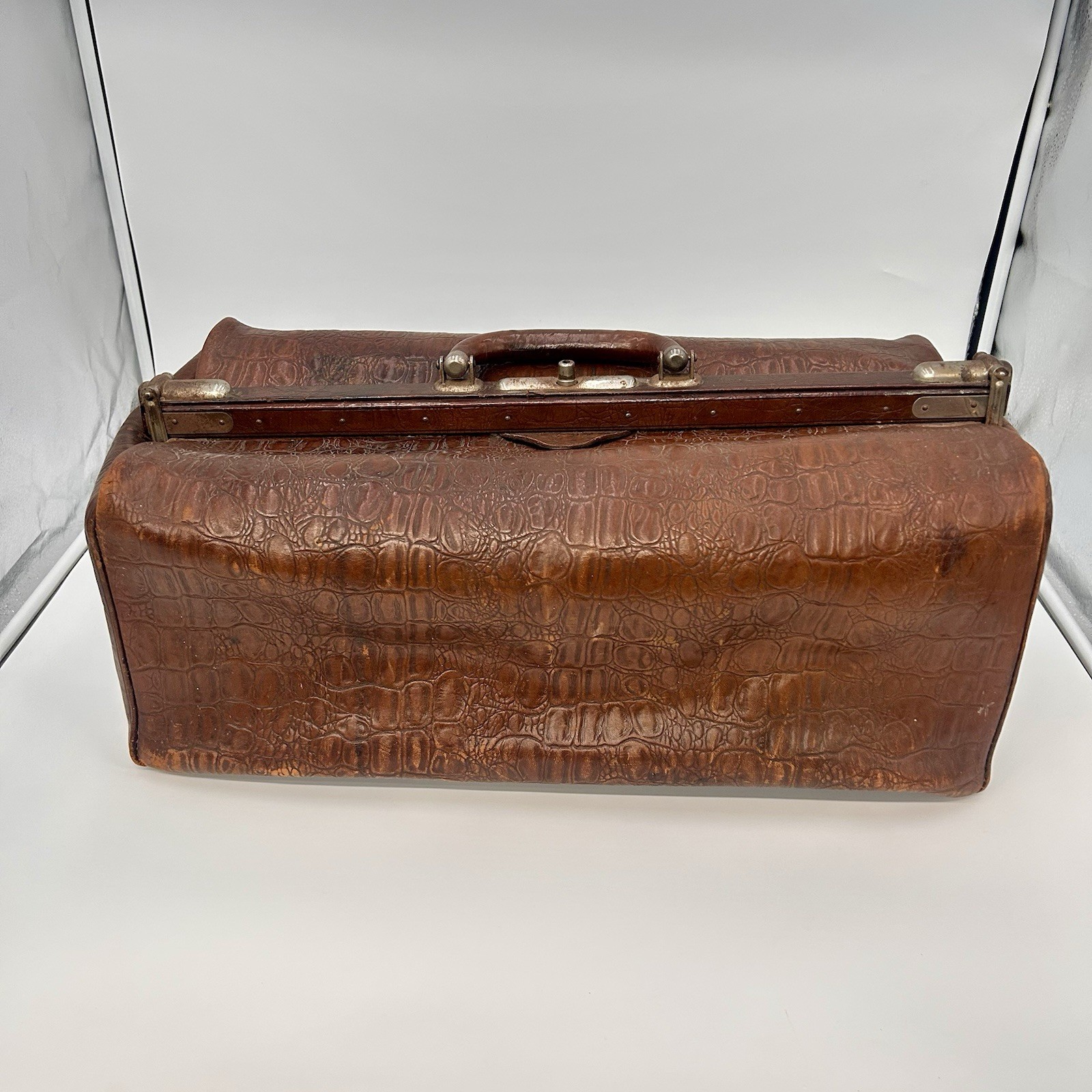 VTG Tooled Leather Doctors Bag Large Tan Antique Gladstone Style Satchel NO KEY