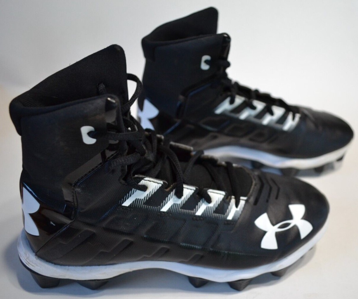 2018 Under Armour 5Y Black and white High Top Cleats Football Baseball etc CLEAN