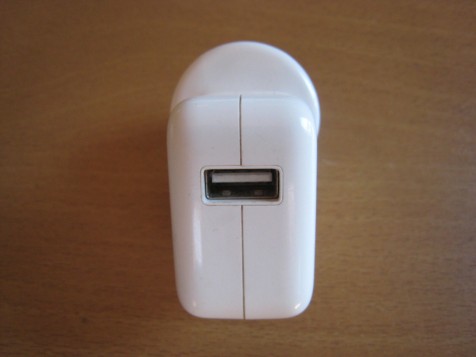 APPLE 5W USB POWER ADAPTER MODEL: A1402 OUTPUT: 5V 1A | eBay Australia