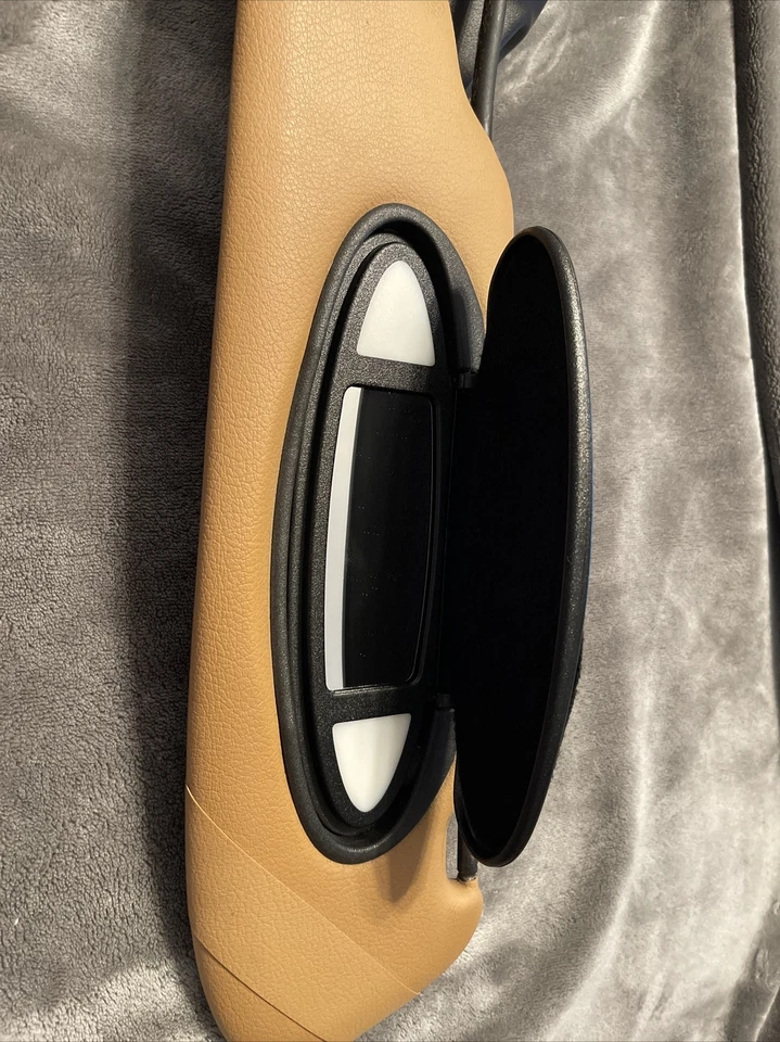 Porsche 911 4S convrt Left Sun Visor (used) beige 997731031197E3 - Изображение 2 из 4