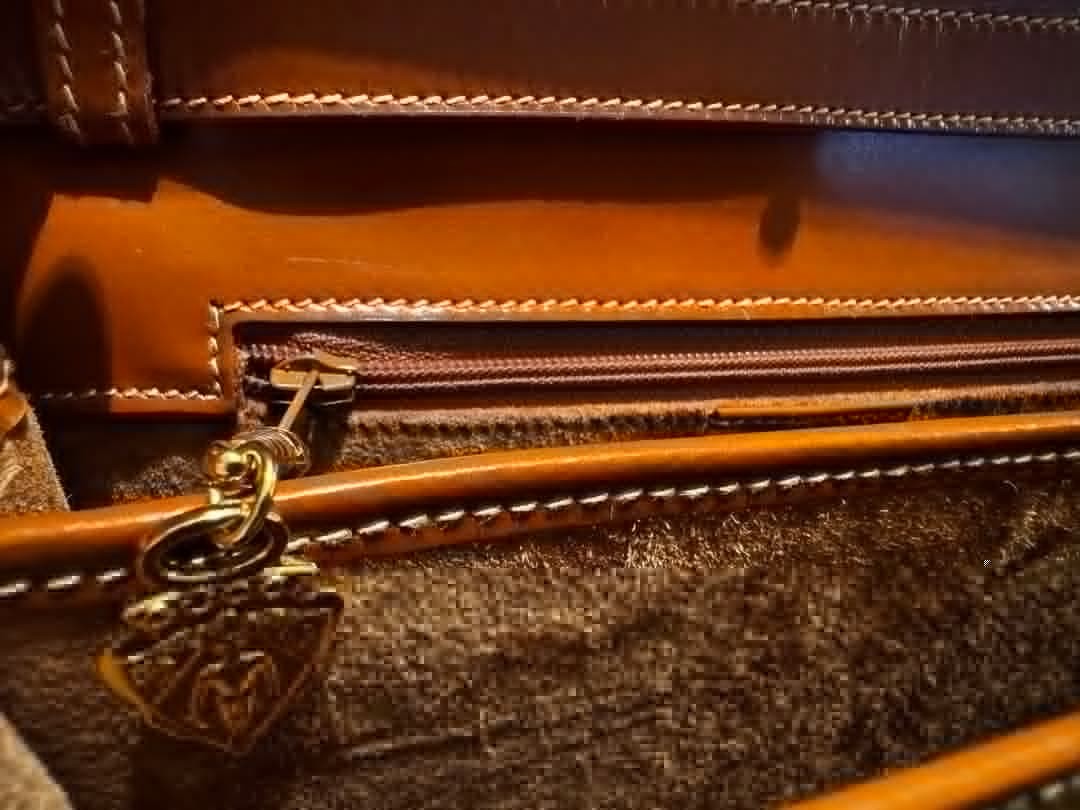 GUCCI Solid Rectangle Shoulder Bag Turnlock Leath… - image 10