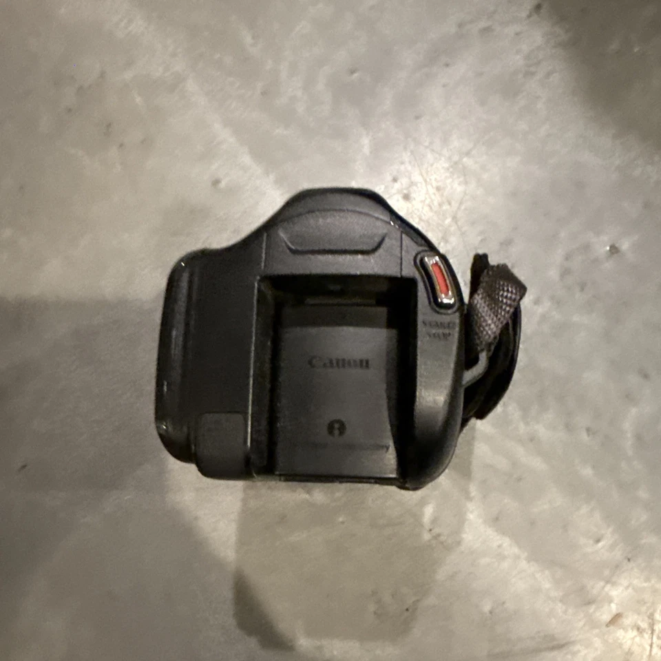 Canon Vixia Digital HD Video Camera Recorder HFM40 - Image 3 of 4