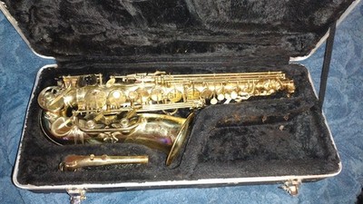 Etone Gold Brass saxophone and use condition price negotiable 