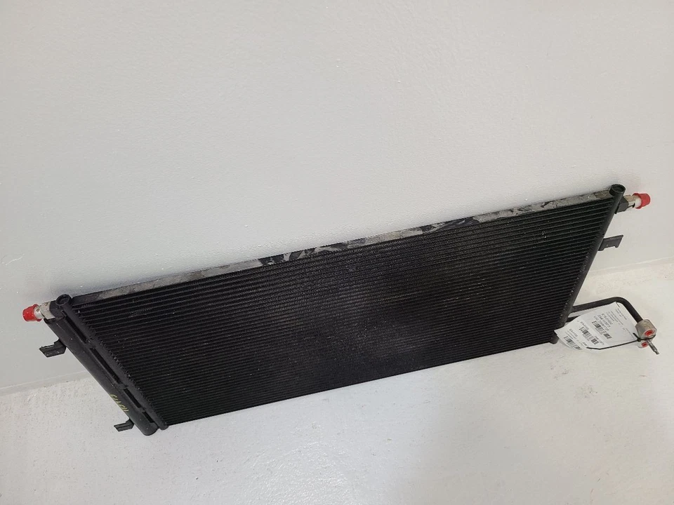 2015-2020 CADILLAC ESCALADE AC Condenser 5.3L 84496856 15-20 Foto 2 de 4