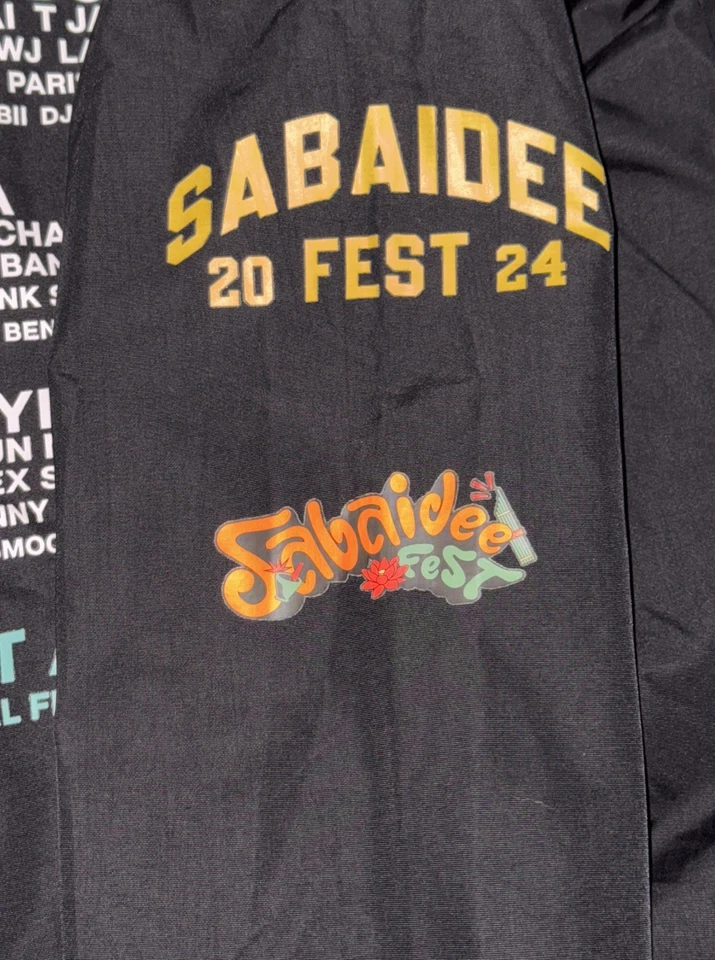Chaqueta cortavientos SABAIDEE Fest 2024 S Independent Trading Co. Sudeste asiático Foto 3 de 4