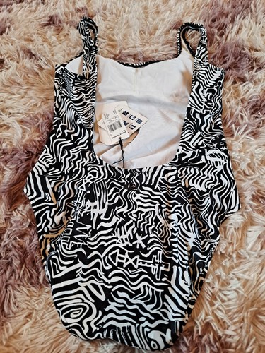 Quiksilver Black White Swimsuit Size S BNWT RRP £70 - Picture 2 of 11