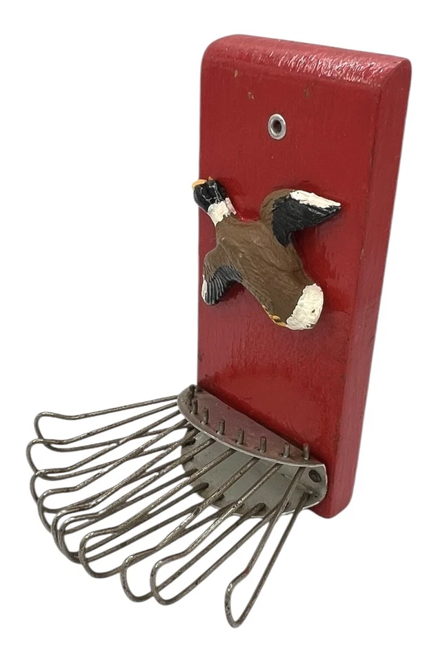 Corbata de cuello vintage hecha a mano madera pintada de rojo con pato mallardo volador cuelga Foto 4 de 4