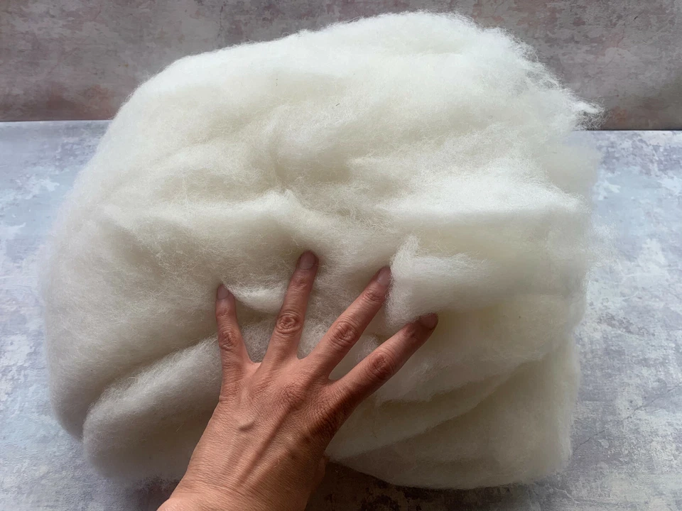 Heidifeathers® Carded British Wool Batts, Soft Felting Core Wool, Natural Cloud - Image 2 of 4