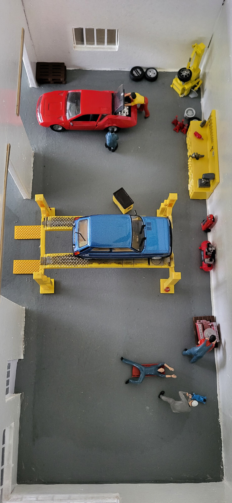 1/43 Lot d'accessoires garage et figurines mécaniciens / pour diorama 1