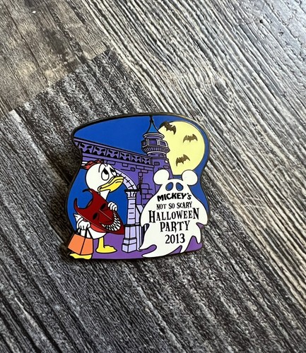 WDW MNSSHP 2013 Characters In Costumes Mystery Collection Huey as Lock NBC pin