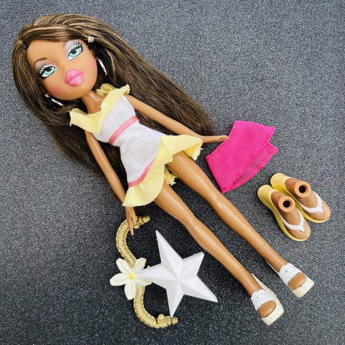 Bratz Spring Break Yasmin Doll Original Bikini Wrap, Dress, & Heels/Shoes. RARE! - Afbeelding 1 van 18