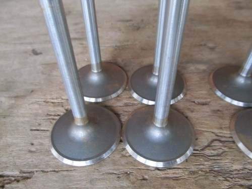 Assembly Line NOS Small BLock Chevy Corvette Camaro 1.94" Intake Valve Set (8) - Picture 2 of 8