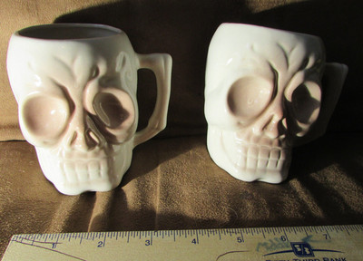 SKULL Mugs Set of 2 Halloween Ceramic Skeleton Nice And Clean