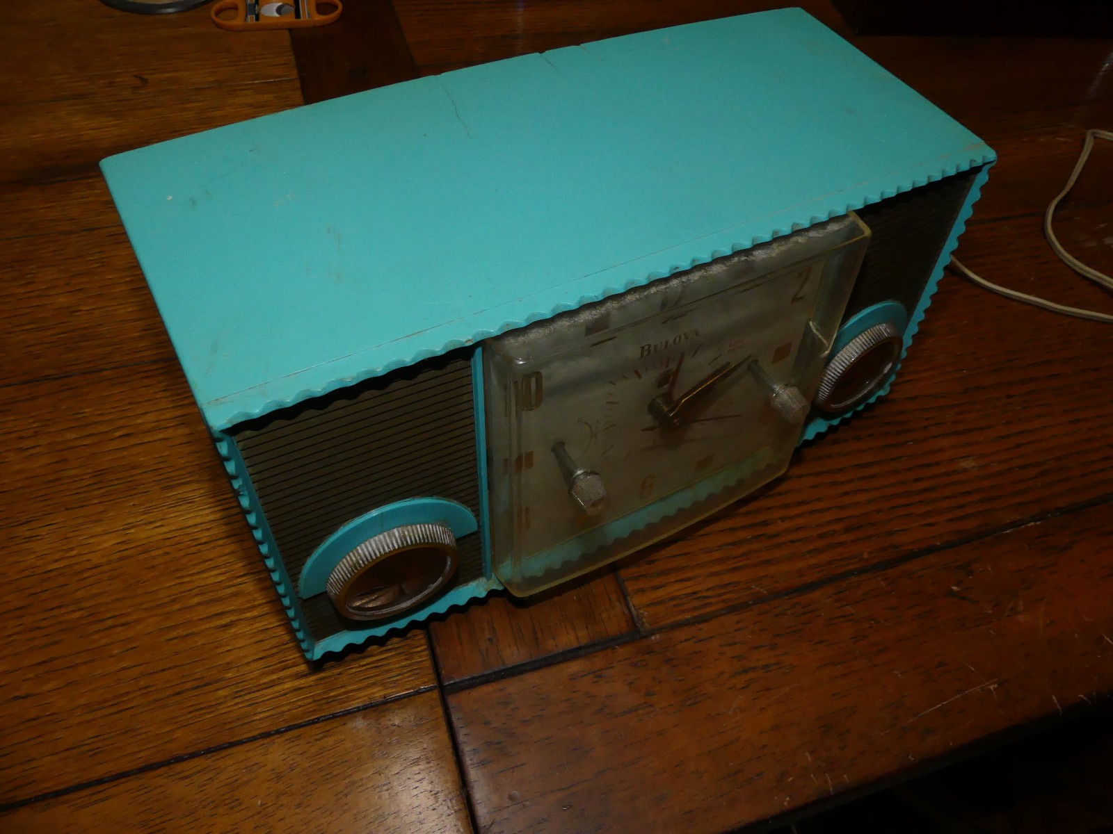 Vintage Bulova alarm clock Radio Model 170 MCM FOR REPAIR not working properly