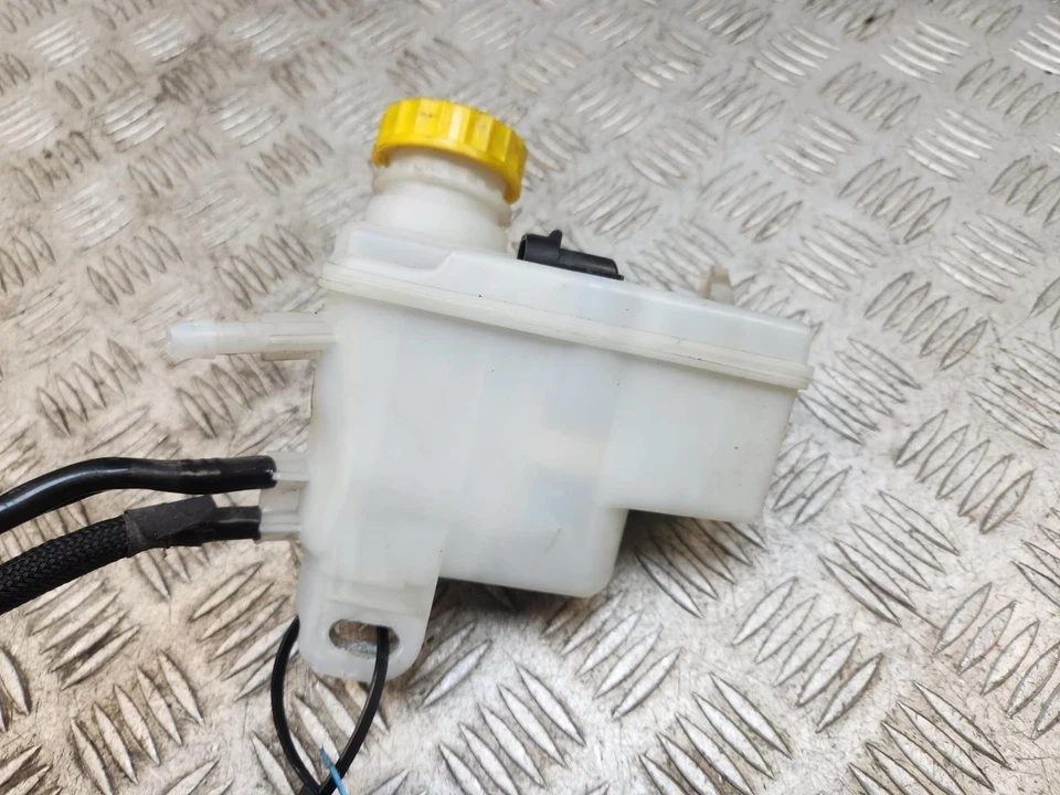 FIAT 500X BRAKE SYSTEM RESERVOIR TANK 1.6 DIESEL 2014 - 2022 - Image 2 of 4