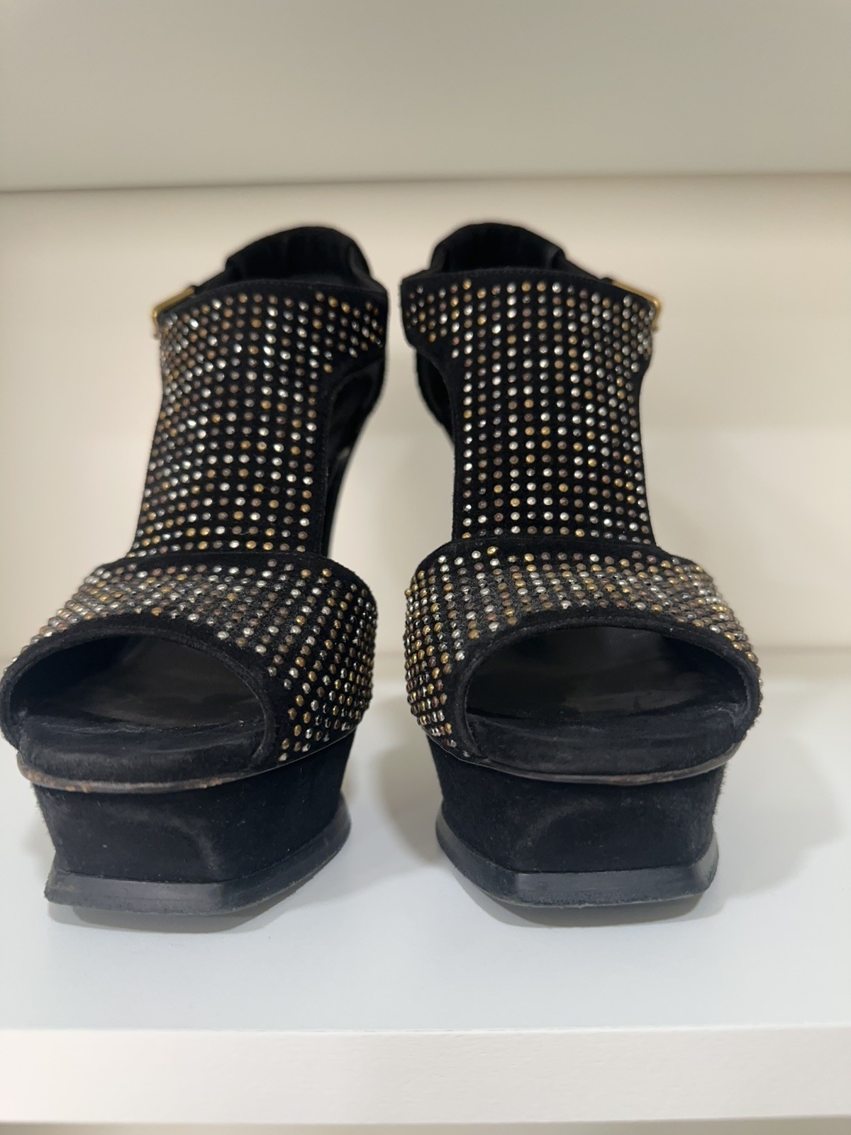 Sandalo Yves Saint Laurent T Strap nero borchiato scamosciato plateau tacco 38 5