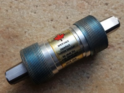 RACE FACE Taperlock Innenlager mit ''Titanachse''  Vierkant 110mm Rarität