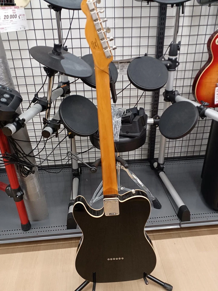 SQUIER CLASSIC VIBE BARÍTONO PERSONALIZADO T Usado Cuerpo OTAN Cuello Arce con Estuche Suave Foto 4 de 4
