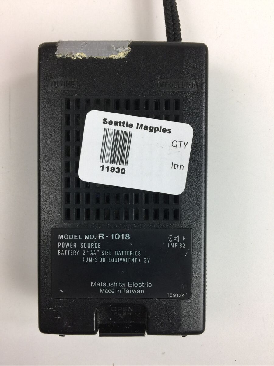 National Panasonic R-1018 AM transistor radio 1960s compact National Panasonic R-1018 AM transistor radio 1960s compact