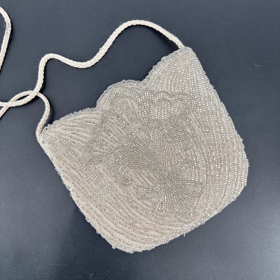 Bolso sin asas bandolera vintage La Regale para mujer con cuentas florales blanco cóctel Foto 2 de 4