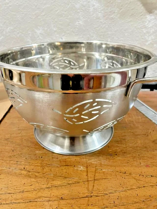 Large Stainless Steel Colander Leaf Design. Free Shipping