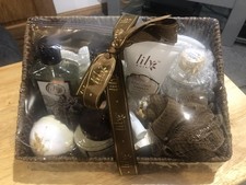 Lily Roy Coconut Vanilla Bath Gift Set Brand New In Package, 15 Items.