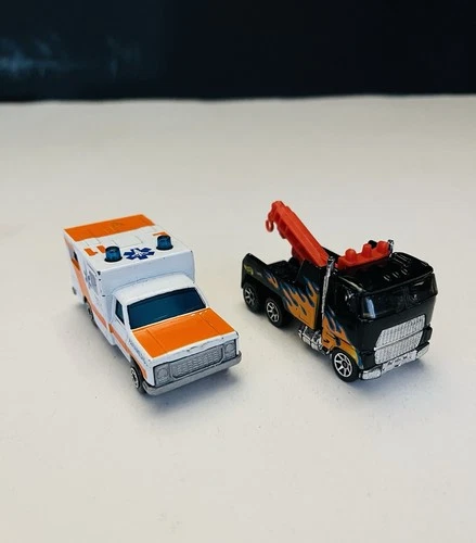 Vintage Matchbox Ambulance 1977 E11 Paramedics & 1981 Hot Wheels Ford Tow Truck