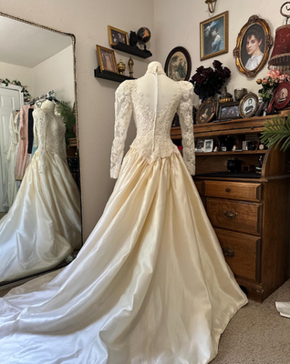 Vintage White Ivory Long Sleeves Wedding Dresses Lace Appliques and Satin Bridal | eBay Vintage White Ivory Long Sleeves Wedding Dresses Lace Appliques and Satin Bridal | eBay