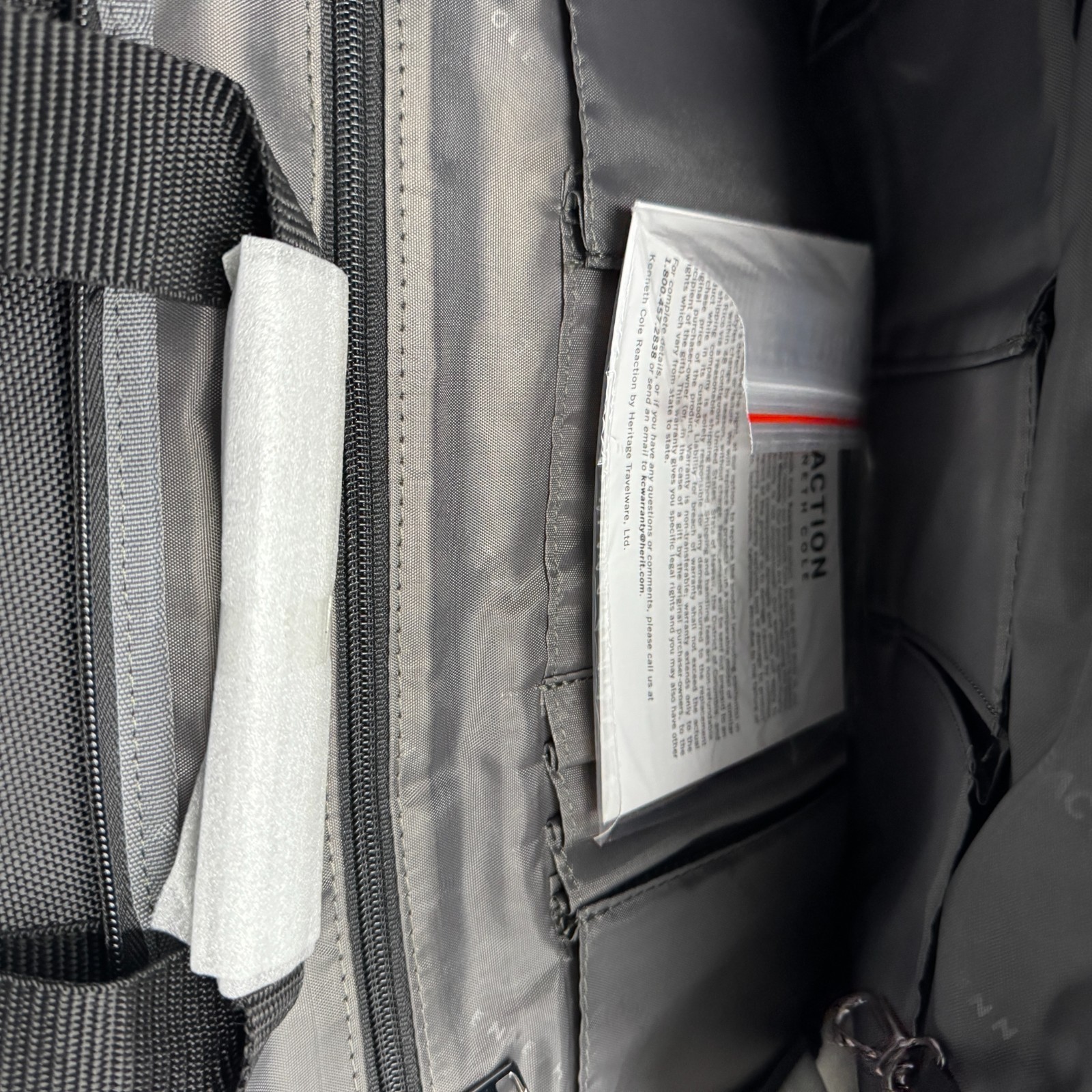 Kenneth Cole Reaction EZ-SCAN TSA-Friendly Laptop Messenger Bag Big B1G Conf