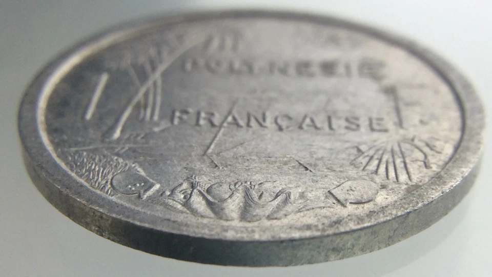 1965 French Polynesia One 1 Franc Aluminum KM 2 Seated Liberty Island Coin U236 - Image 3 of 4