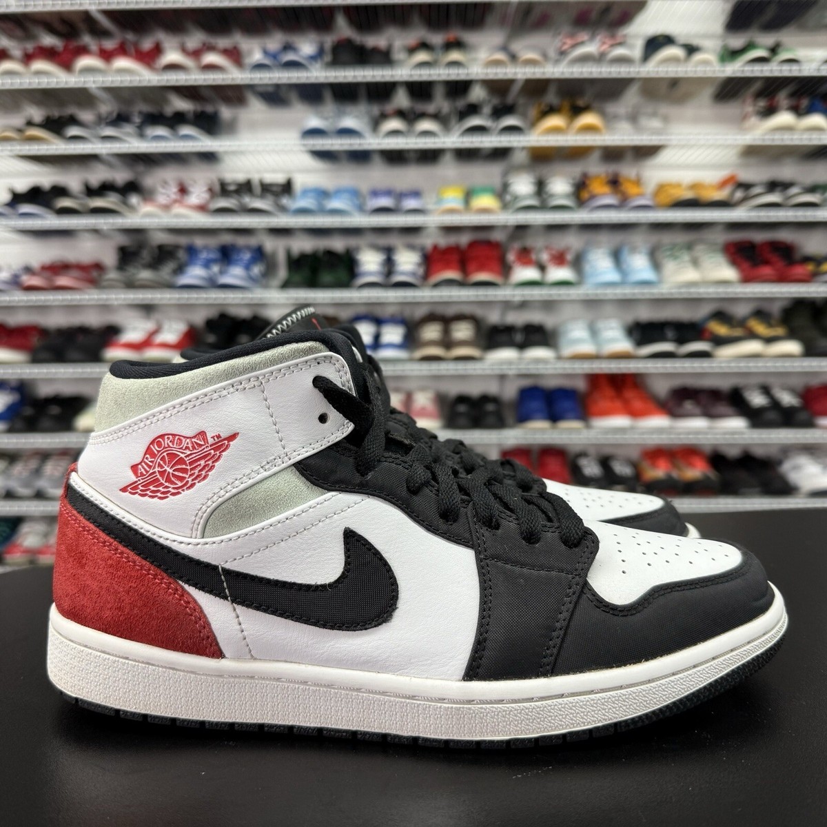 Air Jordan 1 Mid \'Red Black Toe\' Men’s Size 13 (852542-100) VNDS OG ALL CLEAN! New Jordan 1 Mid SE Red Black Toe DS Sz 11.5 852542 100  main image 4