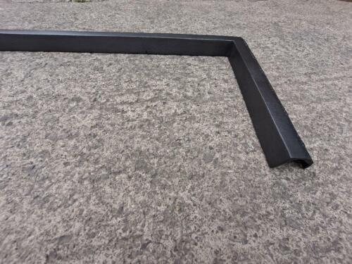 cast iron fireplace fender. Original cast iron fireplace fender FIRE SURROUND - Picture 4 of 5