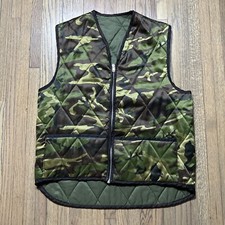 Vintage Vest Men  s SZ L Green Camouflage Puffer Hunting Camo Quilted Frog 80s